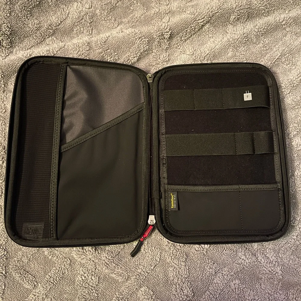 Tomtoc iPad hardshell case fits 11inch iPad.